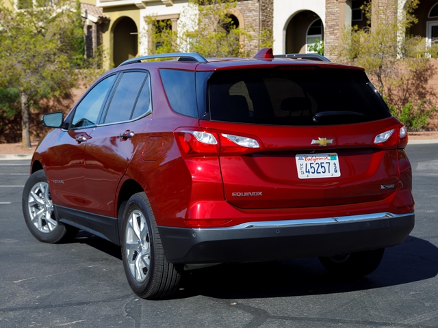 05 2018 Chevrolet Equinox Comparo