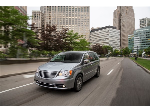06 2015 Chrysler Town & Country