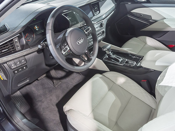 06 2017 Kia Cadenza