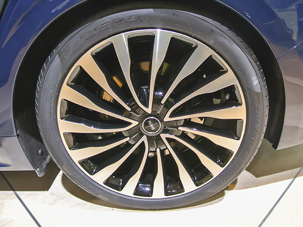 06 2017 Lincoln Continental