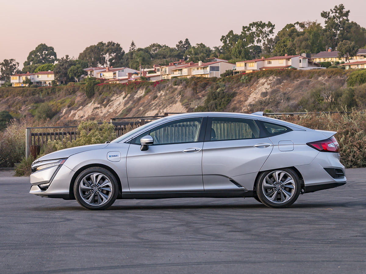 06 2018 Honda Clarity PHEV Exterior KBB
