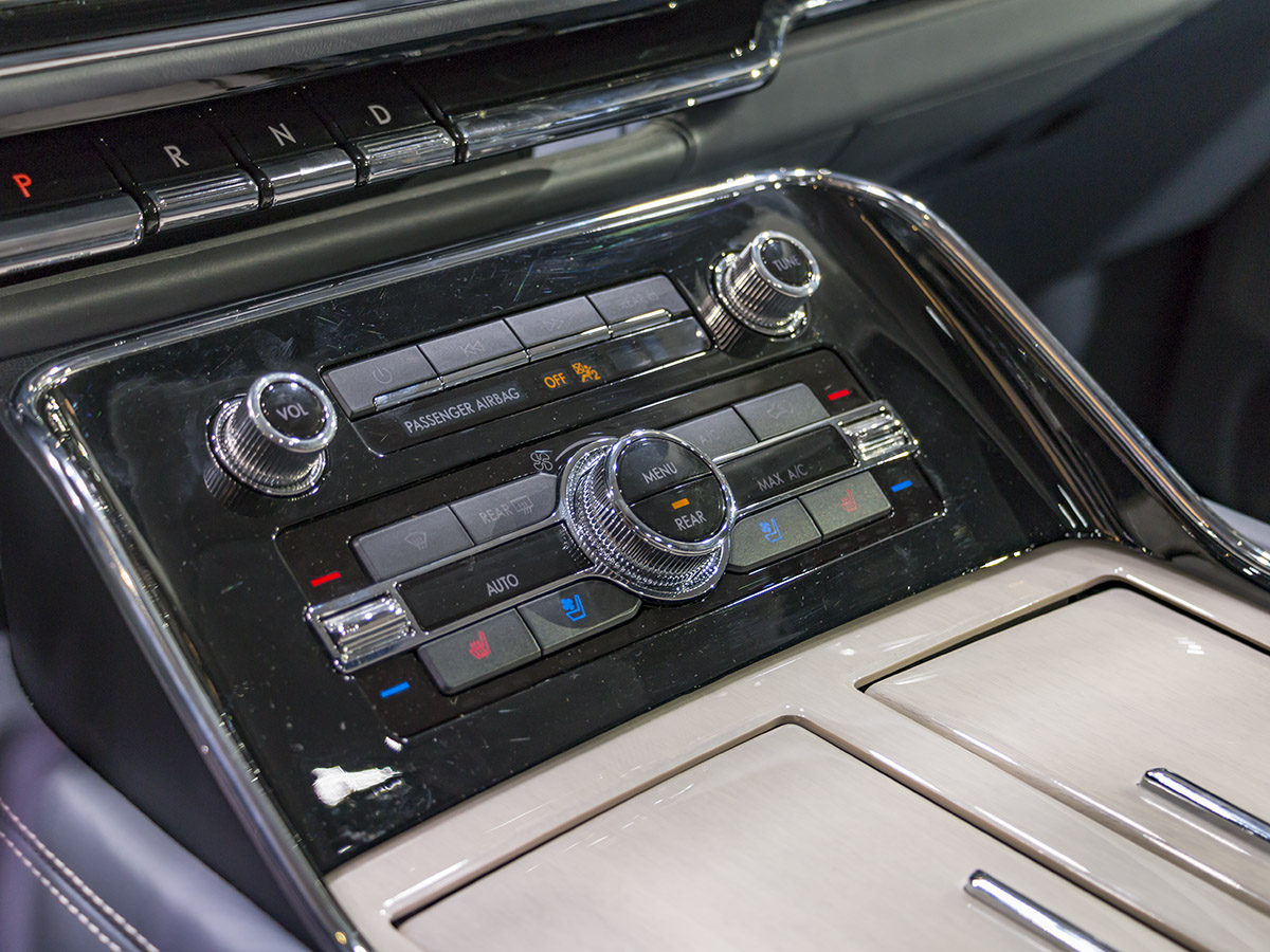 06 2018 Lincoln Navigator NYIAS KBB