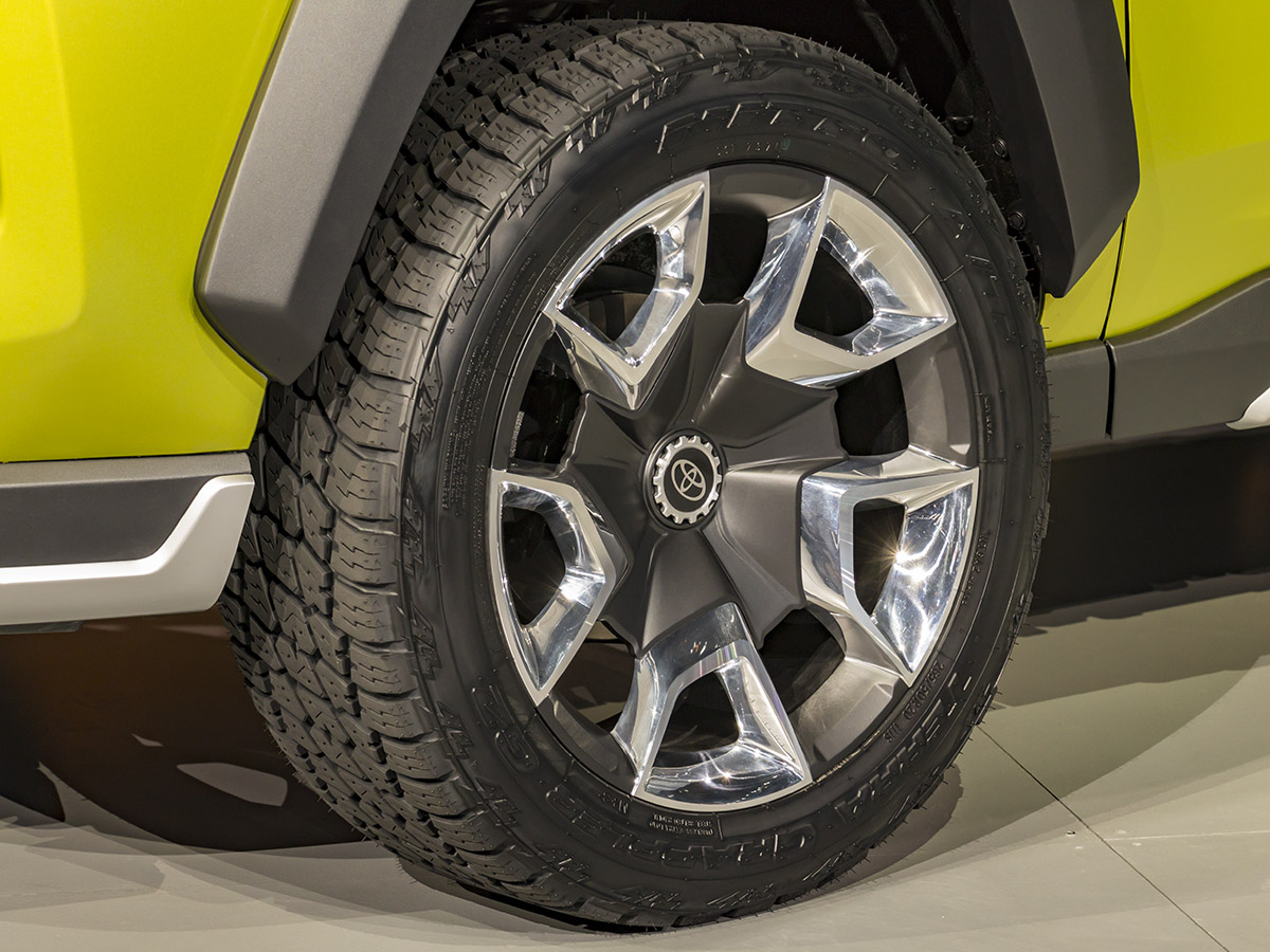 06 Toyota FT AC Concept LAAS KBB