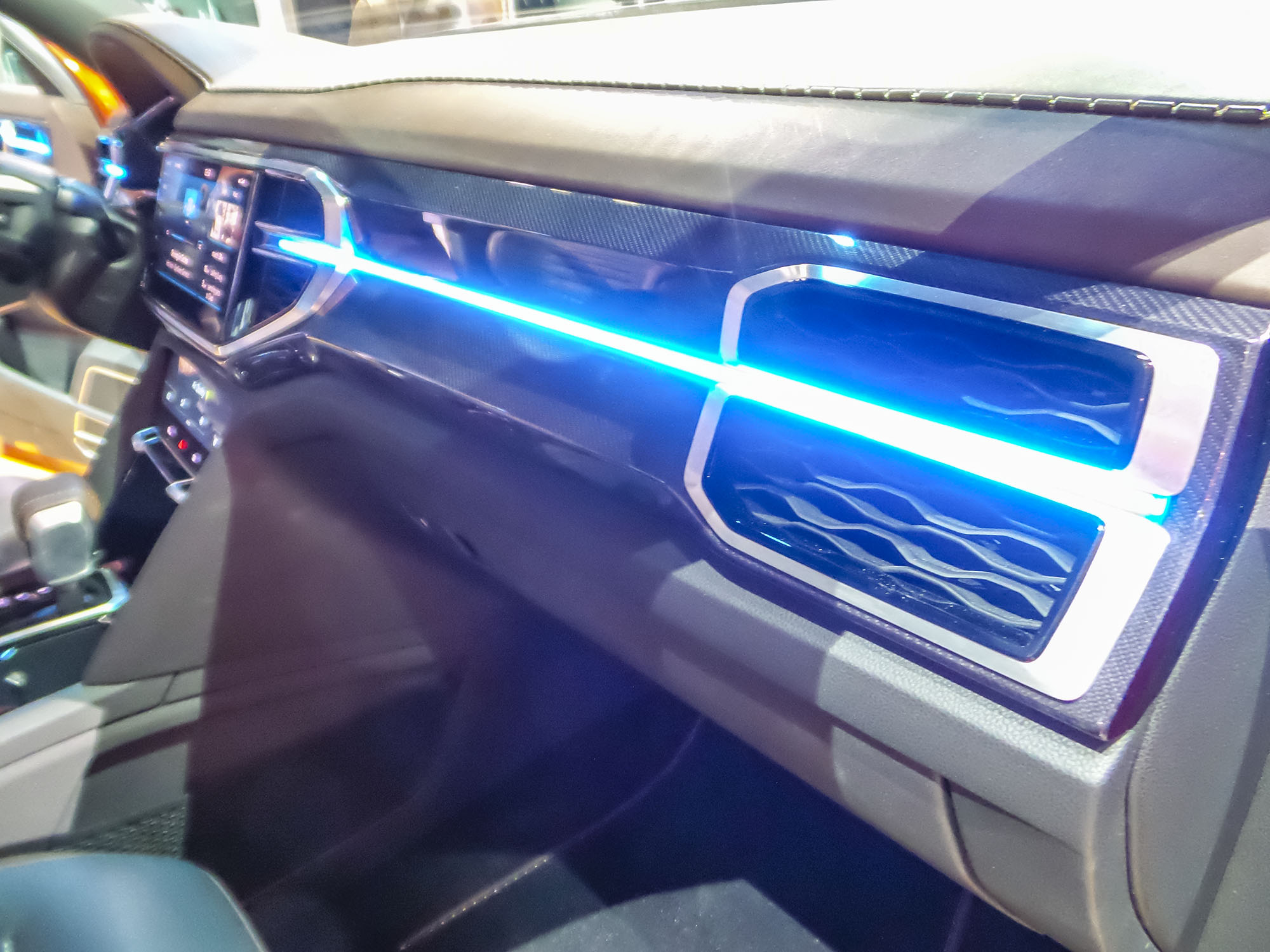 06 Volkswagen Atlas Tanoak Concept NYIAS KBB