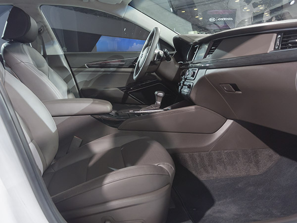 07 2017 Kia Cadenza