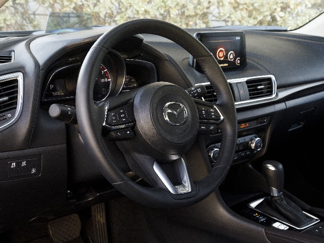 07 2017 Mazda Mazda3 Hatch Comparo