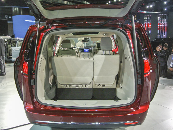 08 2017 Chrysler Pacifica