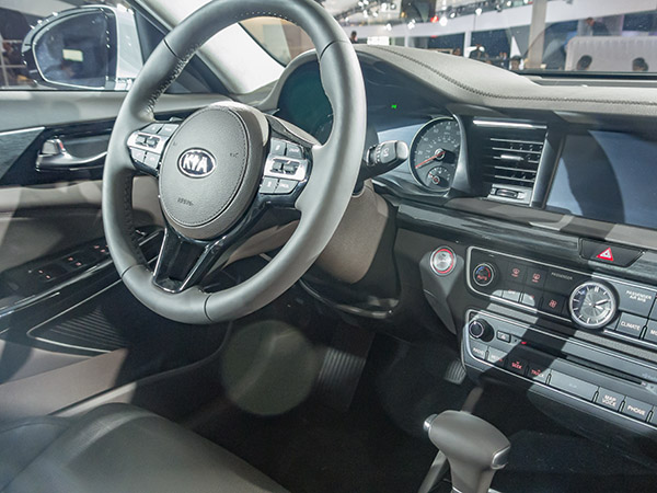 08 2017 Kia Cadenza