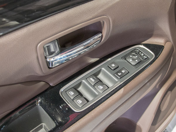 08 2017 Mitsubishi Outlander PHEV