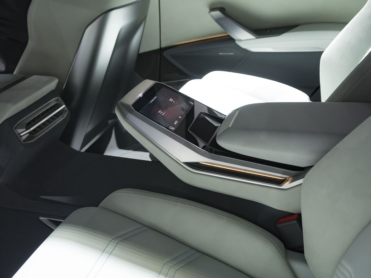 08 Audi Q8 Concept Detroit KBB