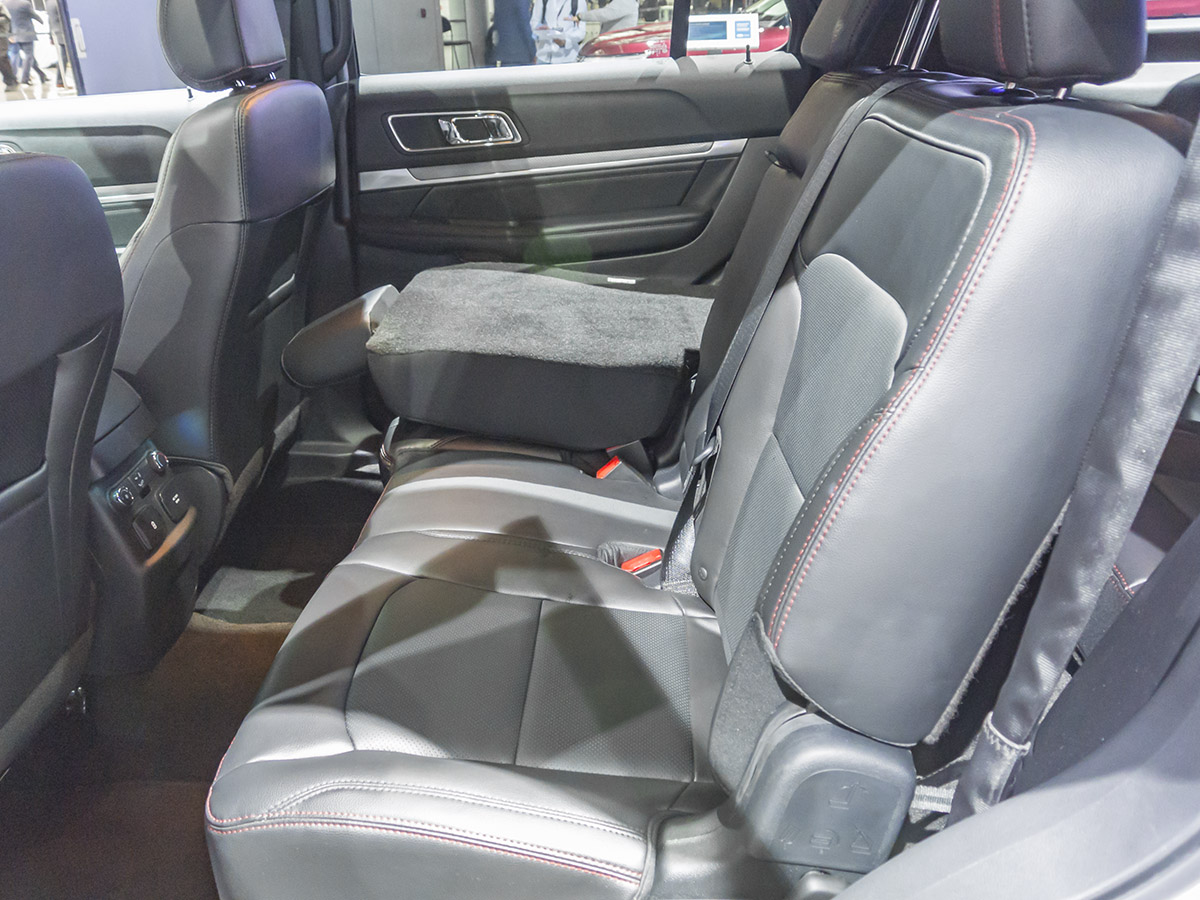 09 2018 Ford Explorer NYIAS KBB