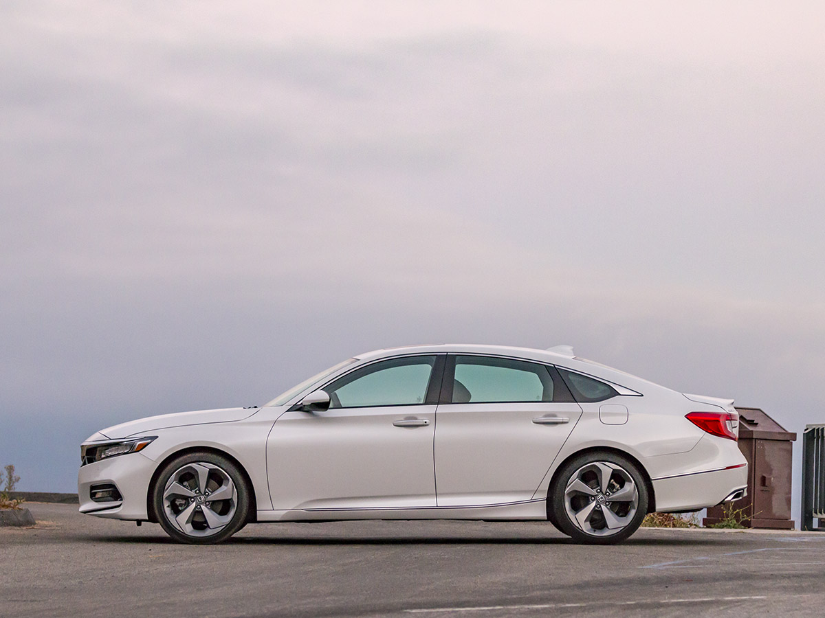 09 2018 Honda Accord Exterior BB KBB