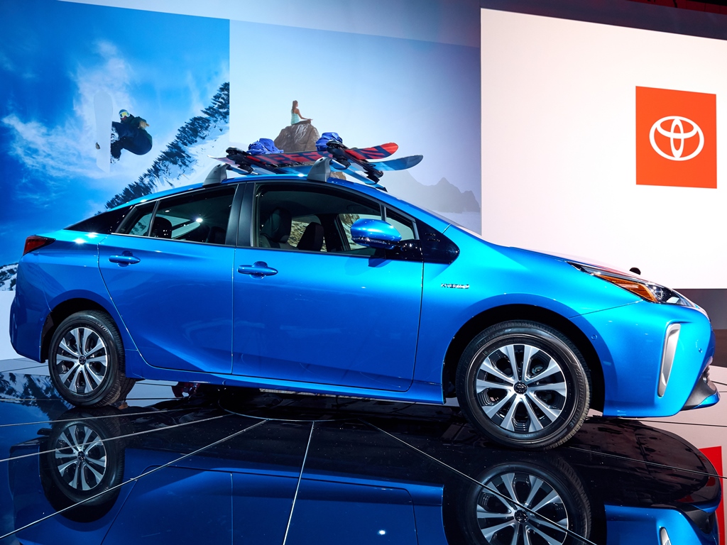 09 2019 Toyota Prius Awd LA