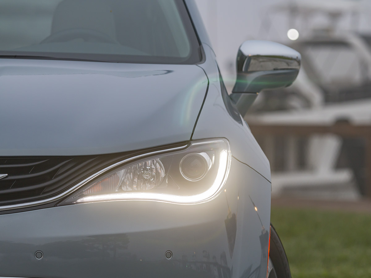 10 2017 Chrysler Pacifica EHybrid Exterior KBB