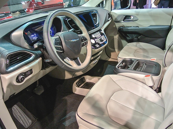10 2017 Chrysler Pacifica