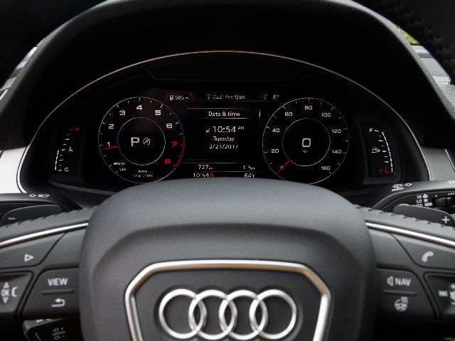 10 2017 Audi Q7 Comparo