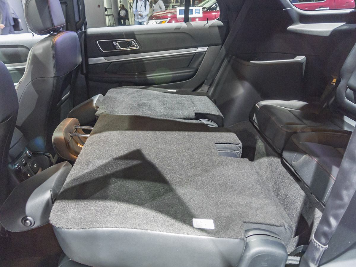 10 2018 Ford Explorer NYIAS KBB