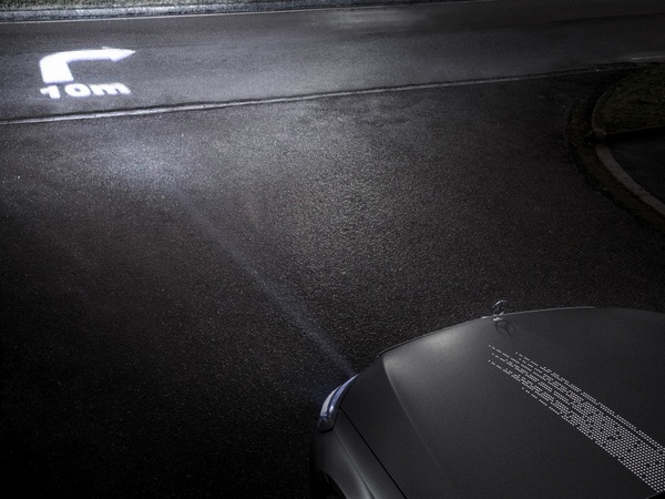 10 Mercedes Benz Digital Lighting