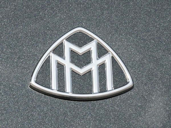 10 Mercedes Maybach Logo