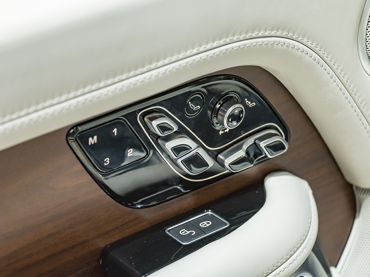 11 2018 Land Rover Range Rover SVAutobiography LAAS KBB