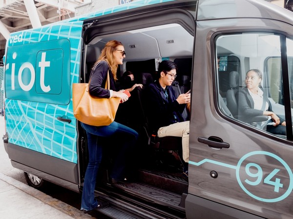 11 Ford Chariot Shuttle Service