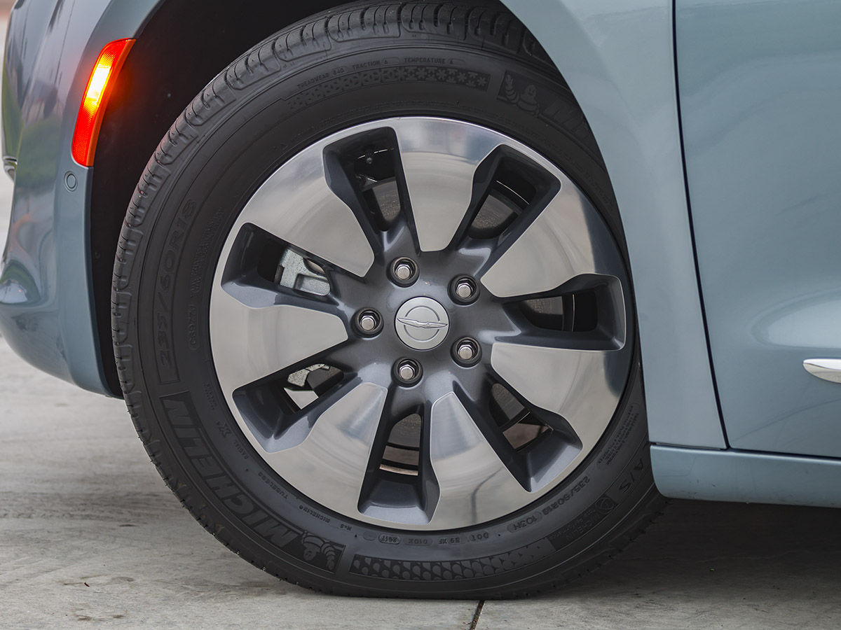 12 2017 Chrysler Pacifica EHybrid Exterior KBB