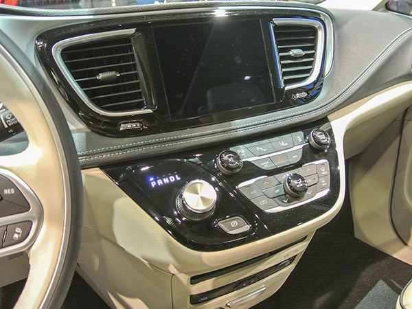 12 2017 Chrysler Pacifica