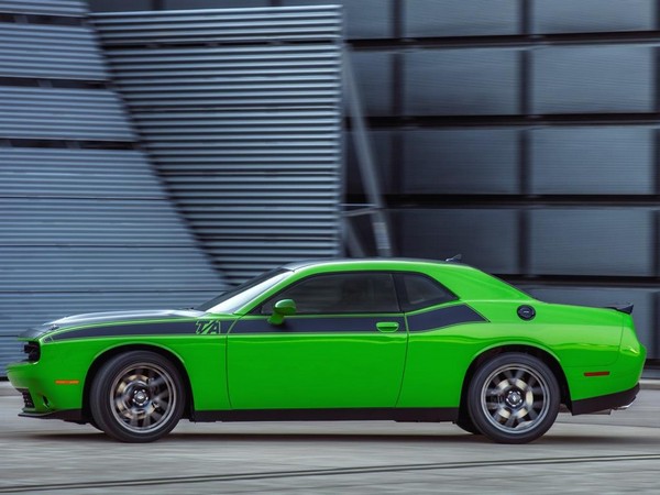 12 2017 Dodge Challenger T A