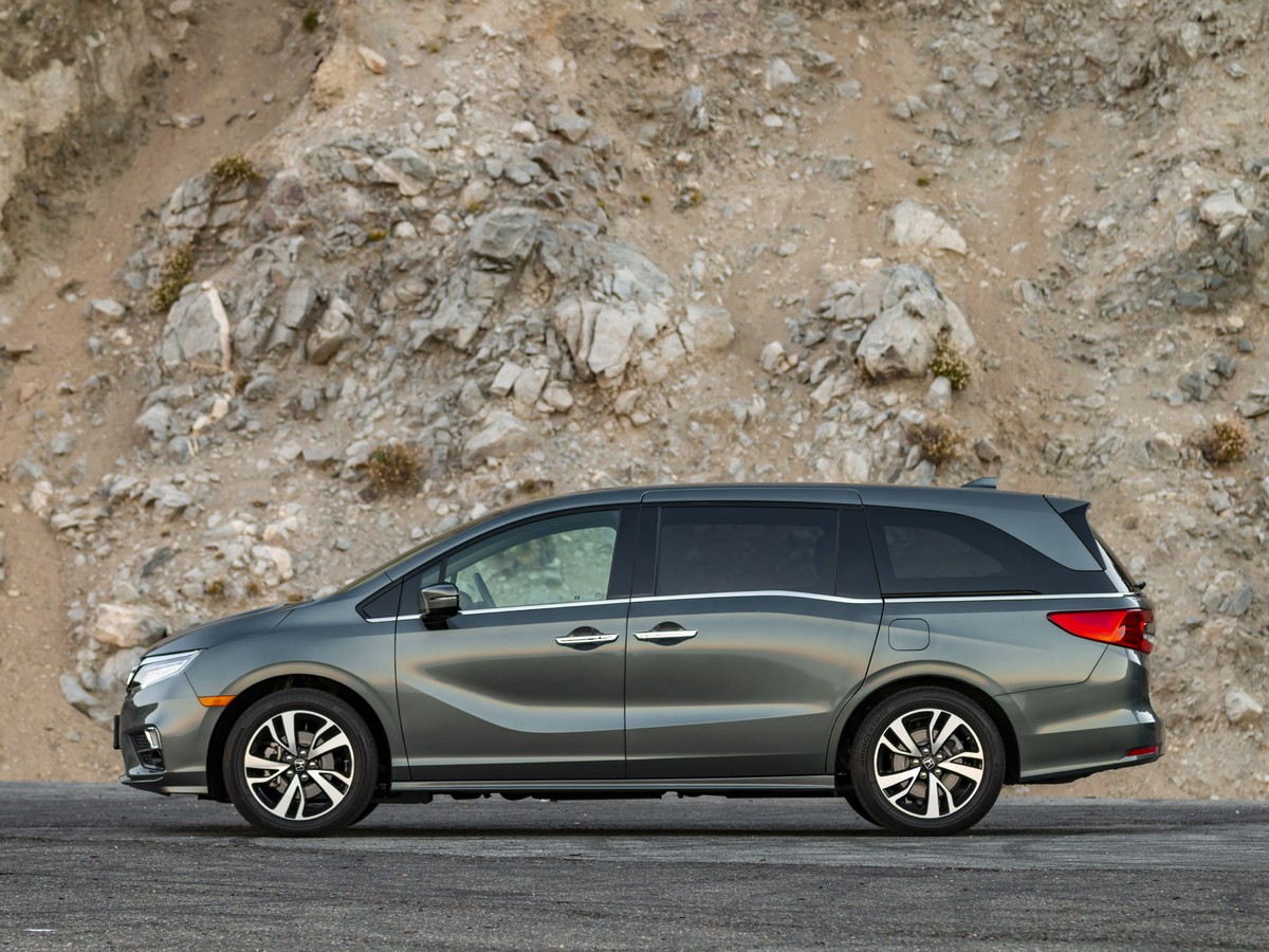 12 2018 Honda Odyssey LT Exterior KBB