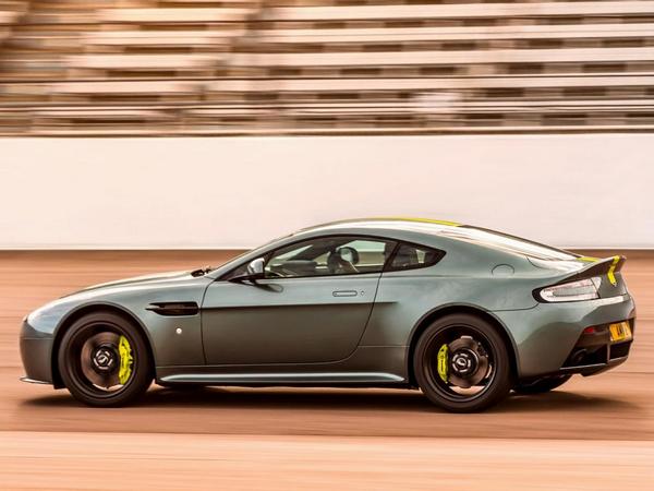 12 2018 Aston Martin V8 Vantage Amr