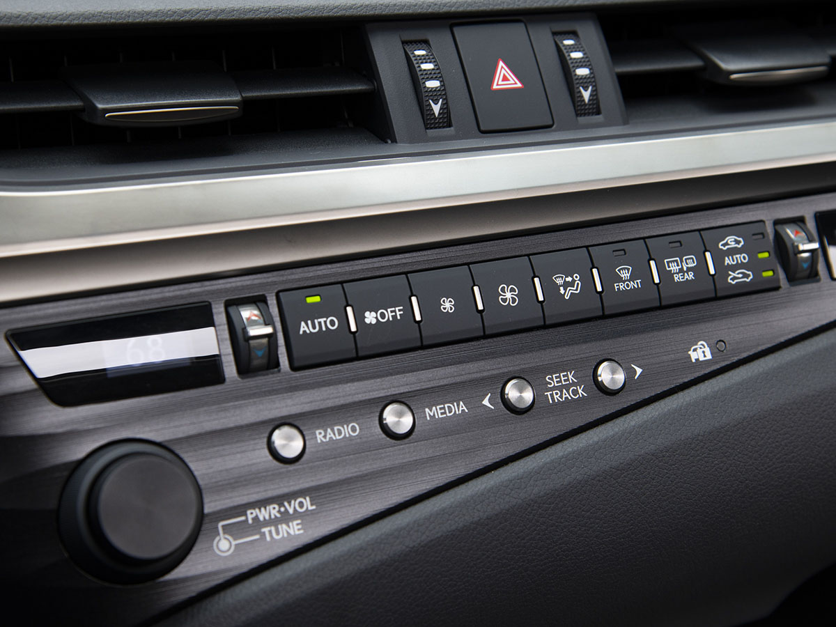 12 2019 Lexus Es 300h Bb