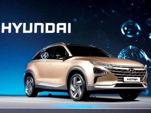 12 Hyundai Next Gen Fuel Cell Suv