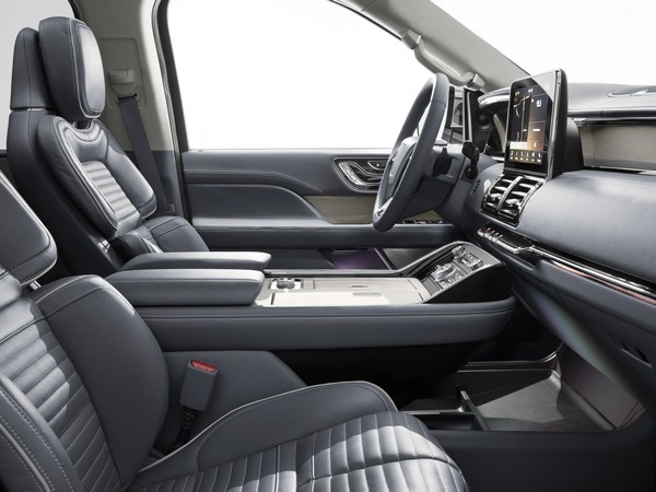 12a 2018 Lincoln Navigator Debut