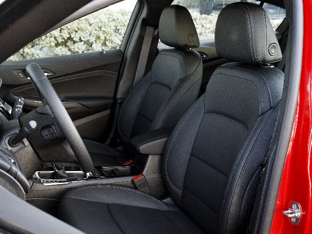13 2017 Chevrolet Cruze Hatch Comparo
