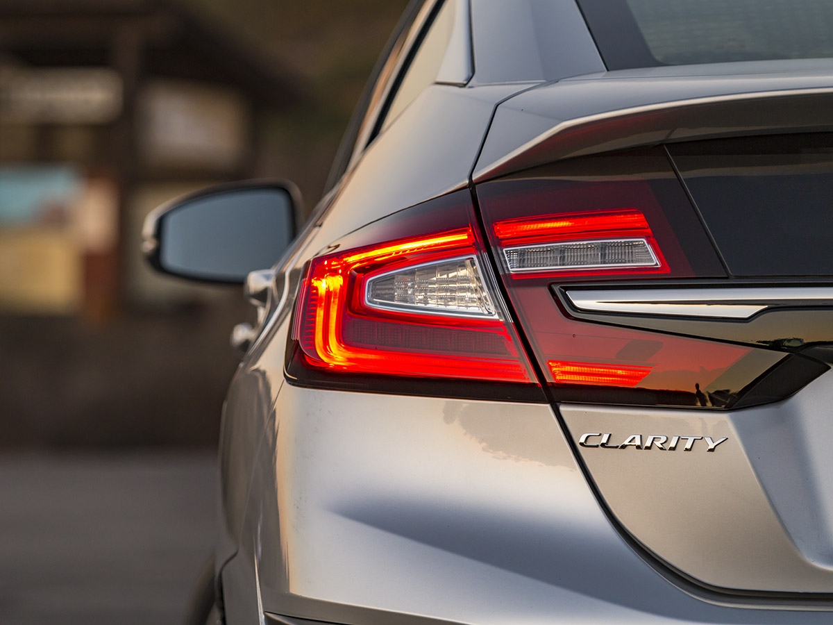 13 2018 Honda Clarity PHEV Exterior KBB