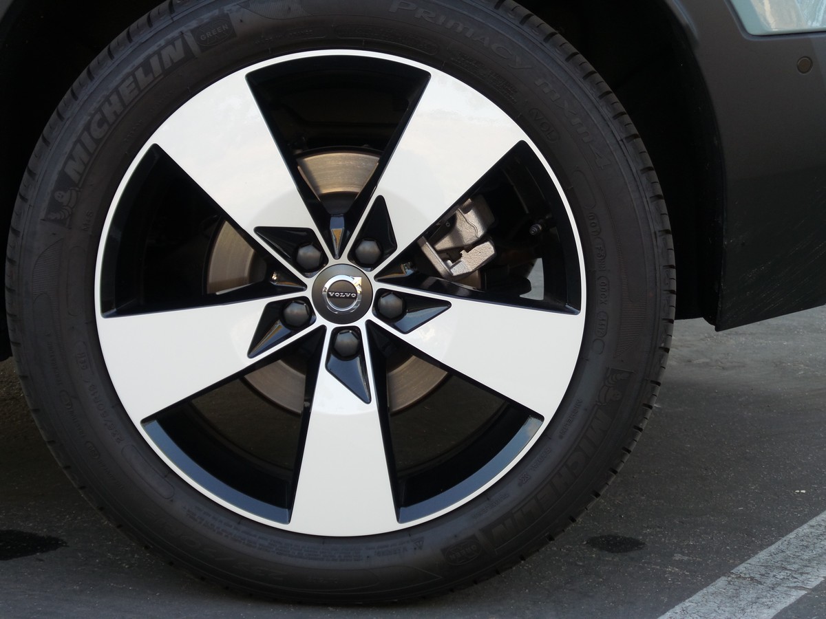13 2019 Volvo XC40 Long Term