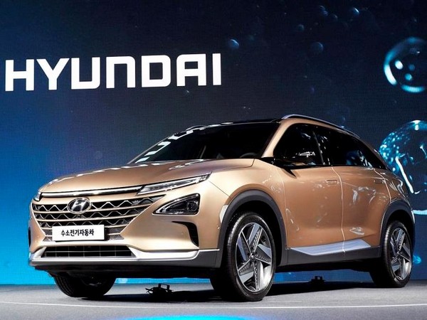 13 Hyundai Next Gen Fuel Cell Suv