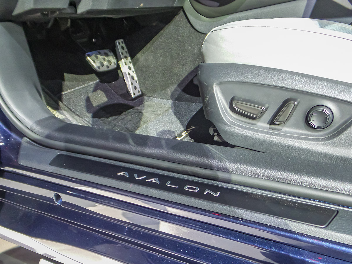 14 2019 Toyota Avalon NAIAS KBB