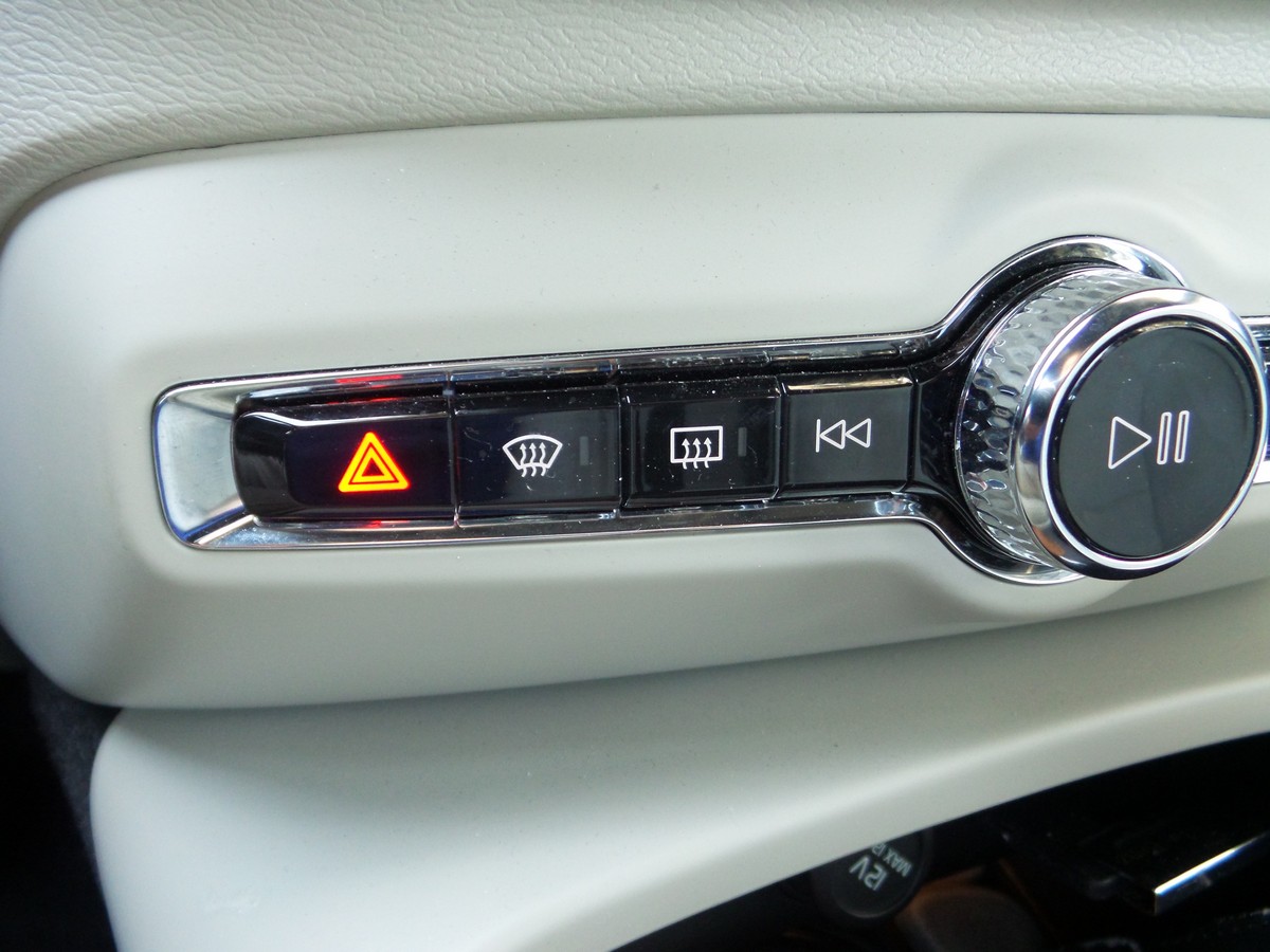 14 2019 Volvo XC40 Climate