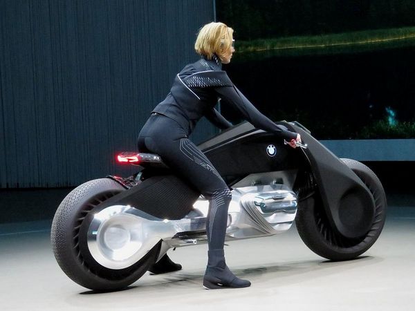 14 Bmw Motorrad Vision Next 100