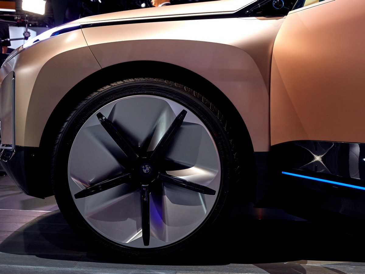 14 Bmw Vision INext LA