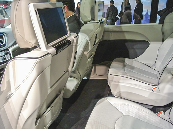 15 2017 Chrysler Pacifica