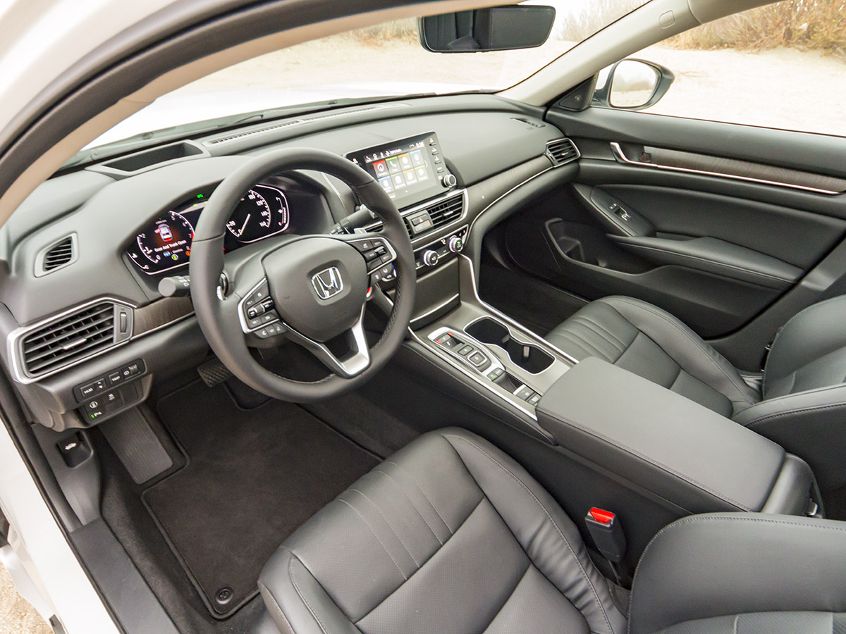 15 2018 Honda Accord Interior BB KBB
