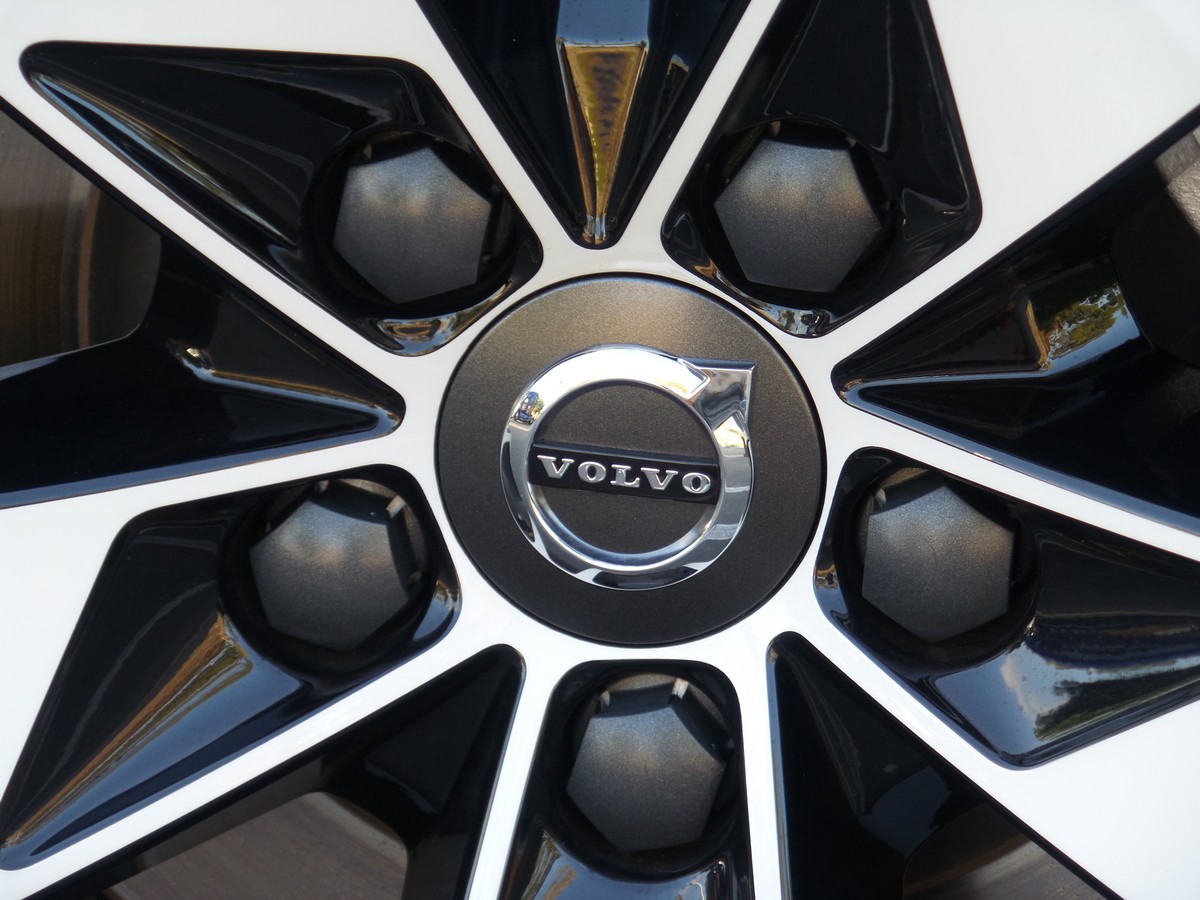15 2019 Volvo XC40 Long Term