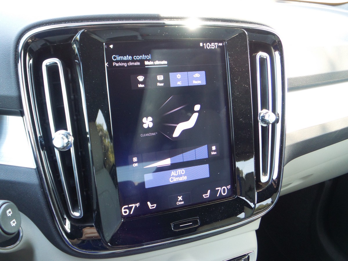 15 2019 Volvo XC40 Climate