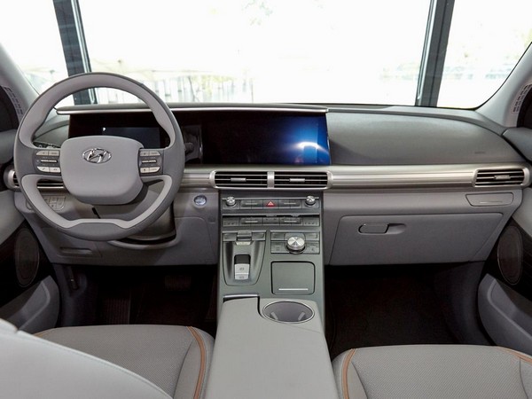 15 Hyundai Next Gen Fuel Cell Suv