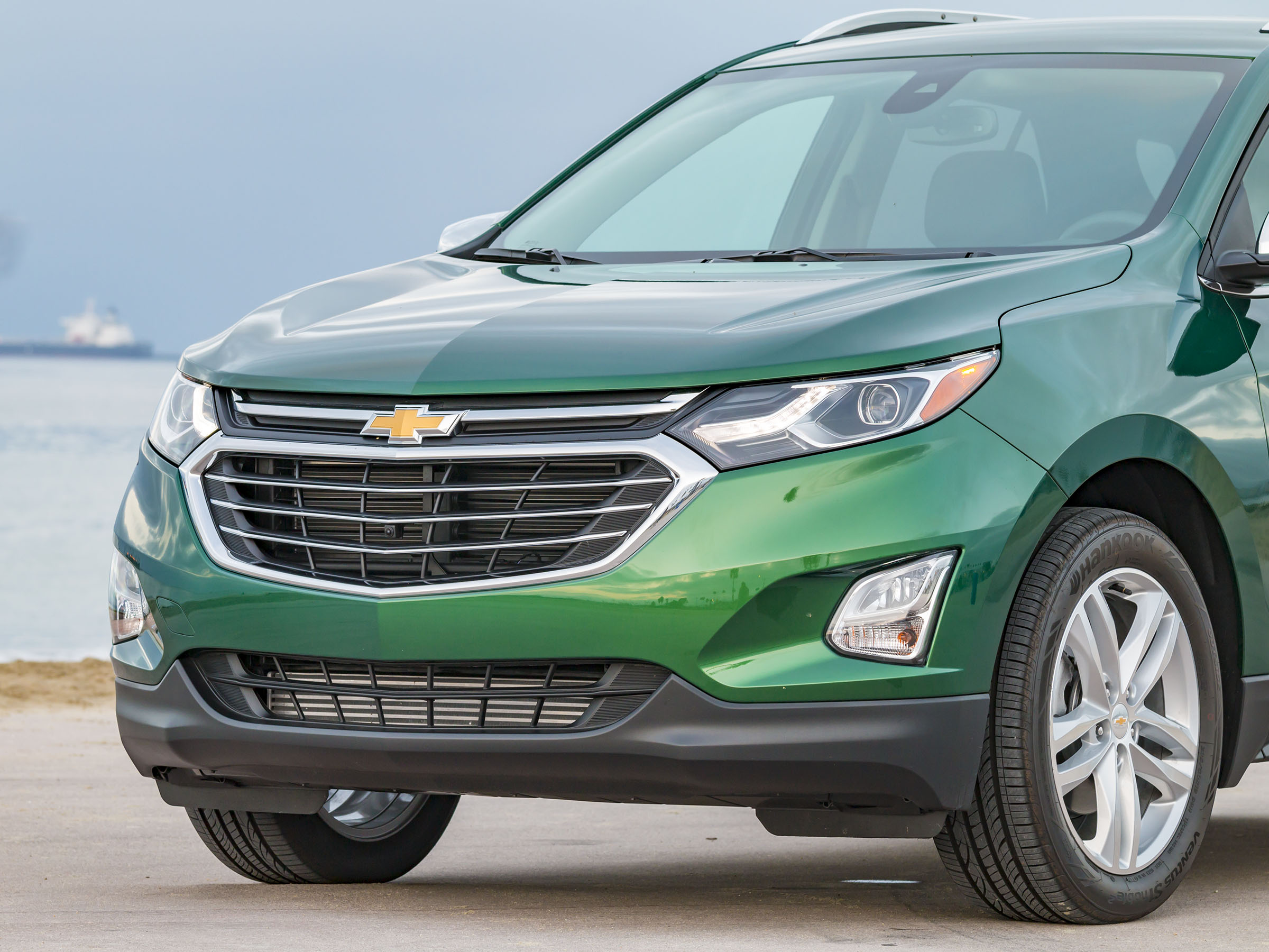16 2018 Chevrolet Equinox Turbo Exterior KBB