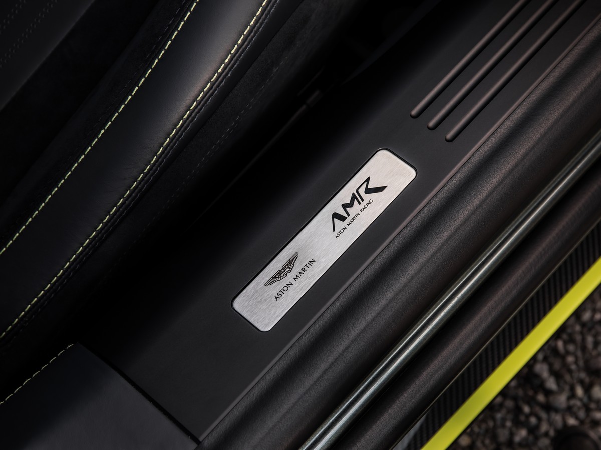 16 2019 Aston Martin Db11 Amr Oem