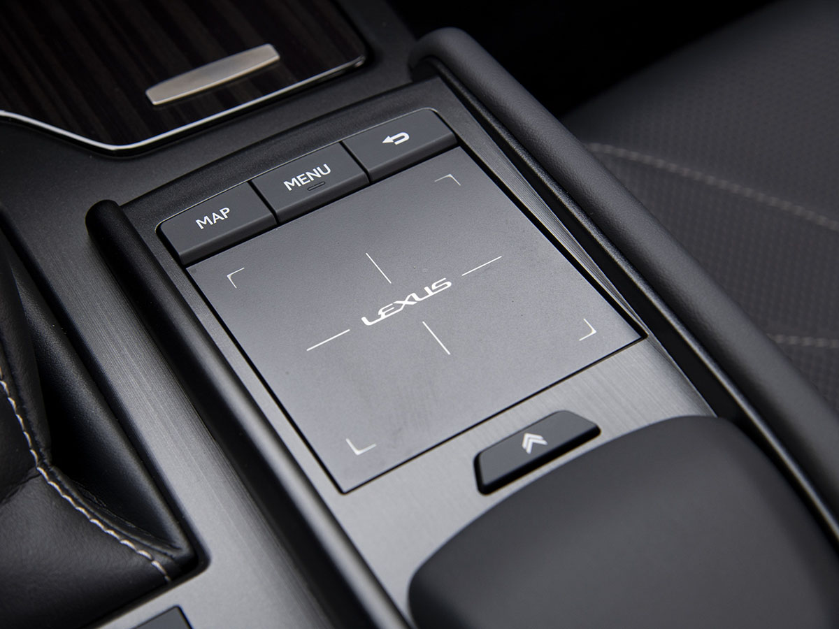 16 2019 Lexus Es 300h Bb
