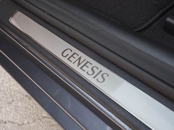 17 2015 Hyundai Genesis Long Term Interior